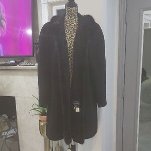 Luxurious Black Coat With Fox  Fur Trim